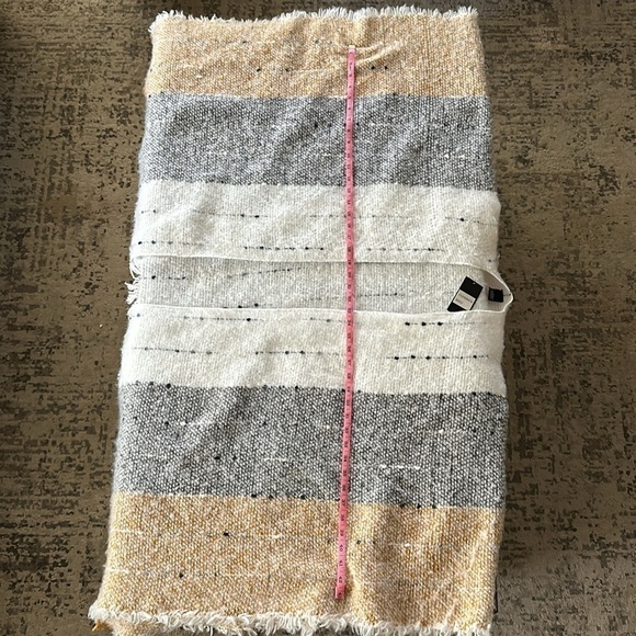 Marcus Adler Ruana Marigold O/S - Picture 10 of 13